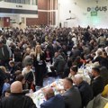 Ogromno interesovanje! Iftar SDP okupio hiljade građana u Novom Pazaru
