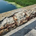 Pokosili travu, okrečili klupe… ali da li je iko pogledao most kojim svakodnevno prolaze stotine ljudi? Žuti most