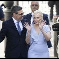Gledao je iza kauča dok je birala drugog muškarca, a onda su dobili troje dece: Ovo je supruga novog britanskog premijera