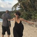 Hale Beri ispala bradavica: Slavna glumica doživela peh na plaži, njena reakcija je potpuni hit