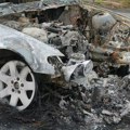 Изгорео луксузни БМВ, пламен претио да се прошири и на кућу: Инцидент у Новом Пазару