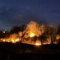 Zapalilo se nisko rastinje Požar u Ljubiću, gori brdo iznad Čačka