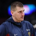 Jokić došao u dvoranu iako Denver ne igra! Poveo je i malu Ognjenu, a navijači su poludeli kada su ih videli (video)