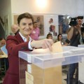 Glasala ANA BRNABIĆ! Predsednica Skupštine Srbije građansku dužnost obavila u školi na Dedinju