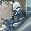 Moto-zeka iz Čačka šokirao sugrađane: Neverovatni prizori bajkera na opasnom motoru! "Nisam verovala šta vidim..." (foto)