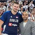 Toni Parker dobio uspomenu iz Srbije za ceo život: Pogledajte šta mu je poklonio Nikola Jokić