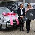 Izvučeni dobitnici Gorenje nagradne igre - BMW Mini Cooper voziće se po Novom Sadu