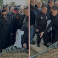 Ceca van sebe, bleda i utučena Pevačica odala poslednji pozdrav Draganu Markoviću Palmi: "Mnogo mi je teško..." (video)