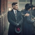 "Neverovatno je dobar": Tvorac serije "Peaky Blinders" smatra da nadolazeći film o porodici Šelbi treba da se prikaže i u…