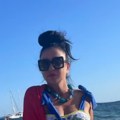 (Foto) linija za medalju, a tek da vidite zategnute noge: Skinula se Alka Vuica, u sedmoj deceniji izgleda kao avion