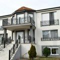 Na fasadu stavio mural oca: Naš reper ima vilu od 740 kvadrata: Uživa u suvom luksuzu, a evo kako izgleda prostrana dnevna…