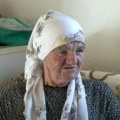 Ponosna majka s peštera koja još nosi vodu na leđima: Priča o Šehidi, ženi koja i danas, u poznim godinama, ne odustaje od…