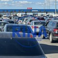 Ovo je pakao, sa decom čekamo u ogromnoj gužvi: Kolaps na graničnom prelazu Preševo, formirane kilometarske kolone vozila…