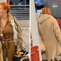 Tanja Bošković vidno neraspoložena na aerodromu: Niko slavnoj glumici da pomogne oko kofera, a vozi se u kombiju