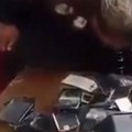 Vlasti ove države izdale novu naredbu! Uvodi se zabrana korišćenja smart telefona! Objavljeni snimci kako ih razbijaju (video)…