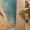 Sestre iznajmile smeštaj na moru, pa ugledale fotografiju na zidu: Kad su malo bolje pogledale, uhvatile se za glavu