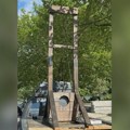 Muškarac uhapšen u Vašingtonu jer je prevozio giljotinu