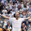 Zverev porazio Šeltona pred domaćom publikom za svoj prvi trofej na Ju-Es openu