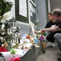 Građani odali poštu stradalima u OŠ „Vladislav Ribnikar”