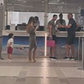 Ekskluzivni Alo! Paparazzo Ivanović i Džajićeva naslednica uhvaćeni na beogradskom aerodromu, Miloš šeta Draganinu torbu