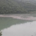 Drina zbog poplava postaje ekološka bomba: Hiljade kubika smeća pluta rekom do Višegrada