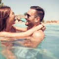 Intimni odnos u moru ili bazenu - da ili ne? Evo šta treba da imate kod sebe i koje simptome ne smete da osetite posle!