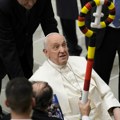 Papa opet u bolnici Vatikan se još uvek nije oglasio (foto)