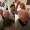 Željko sa navijačima Partizana pevao poznatu pesmu: Stao ispred klavira i uživao, osmeh sve govori (video)