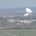 Bacili "FAB-1500": Rusija brutalno bombarduje Krasnogorovku (video)