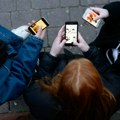 UK razmatra zabranu telefona mlađima od 16 godina