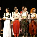 Svečanost u čast maturanata Srednje Škole u Aleksandrovcu: U Domu kulture dodeljene nagrade najboljima, izvedena "Zona…