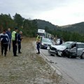 Žestok sudar kamiona i automobila kod Zlatibora: Prednji deo oba vozila potpuno slupan