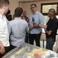 Vučić obilazi porodicu Rankov koja je rešila stambeno pitanje putem kredita za mlade (video)