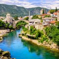 Požar u okolini Mostara, odjekuju eksplozije