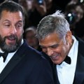 Desetominutne ovacije u Veneciji za film sa Klunijem: On se poklonio pa poljubio suprugu VIDEO