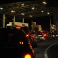 Oglasili se Putevi Srbije: Automobili čekaju večeras samo na Batrovcima, kamioni i na Sremskoj Rači