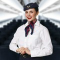 Više od modnog detalja: Da li znate zašto stjuardese uvek nose maramu oko vrata