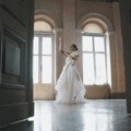 Apoe Bridal: Transformacija nežnosti u pokret