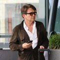Dragan Bjelogrlić (63) stigao sam u Beograd – svi ga porede sa Bredom Pitom i poručuju: „Mogao bi i ti tako da izgledaš, samo…