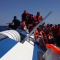 Najmanje 7 poginulih, nestalo još 23 Trajekt sa 267 putnika iznenada počeo da tone: ronioci i helikopteri u trci sa vremenom