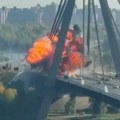 Ruski dron gađao most u Kijevu dok su preko njega prolazili automobili: Merc za to vreme u poseti Zelenskom!