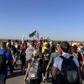 U tri kolone ka Beogradu: Studenti iz zapadne Srbije pešače na završni skup na Slaviji