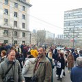 "25 minuta tišine za 25 godina čekanja pravde": Protest ispred suda zbog oslobađajuće presude za ubistvo Ćuruvije