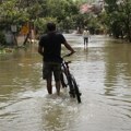 Поплављене улице и подруми у Врању, киша неће стати до краја недеље