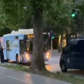 VIDEO Trojac uhapšen u autobusu GSP-a u Futoškoj: Sumnjiče se za krađu na Grbavici