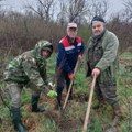 Lovci iz Martinaca zasadili 150 sadnica bagrema na mestu nekadašnje divlje deponije