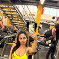 Igrala u dvorištu, pa joj sevnule gaćice: Sandra obukla prekratku haljinu, a nije ni shvatila da je pokazala previše (foto)