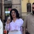 "Девојке, не дозволите ово себи никада" Репер шетао градом са обе жене, људи згрожени призором