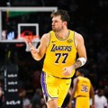 Dončić zapalio NBA, Jović sve to posmatrao sa klupe: 60 poena u dresu Lejkersa – prvi posle Kobija!