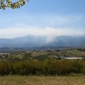 Požar kod Bihaća izmakao kontroli: Vatra stigla do miniranog područja, traže se helikopteri za gašenje